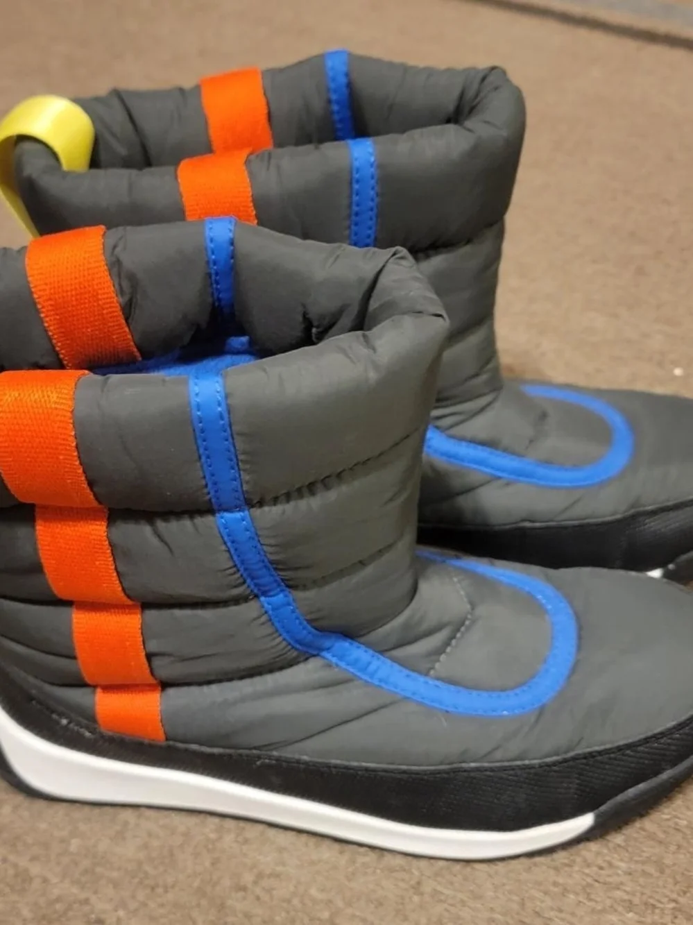 Sorel Kids Size 6 big boys Grey Boots winter, waterproof ,